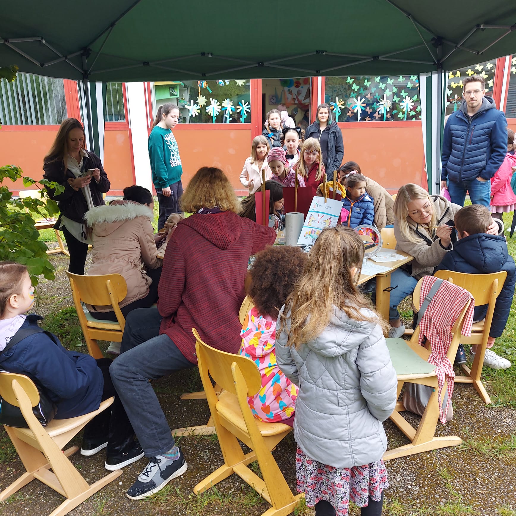 Schulfest auf dem Schulhof